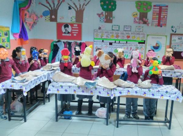 "Haydi Sende Oyna"projesi kapsamında Bolu Milli Egemenlik İlkokulu 2/C sınıfından öğrencilerimize oyuncaklar geldi.